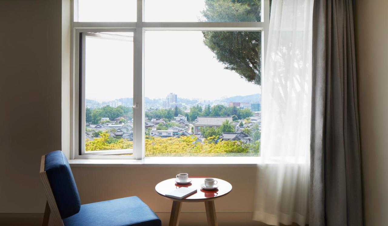Deluxe Double Room with Hanok Village View,1318966882:JPEG